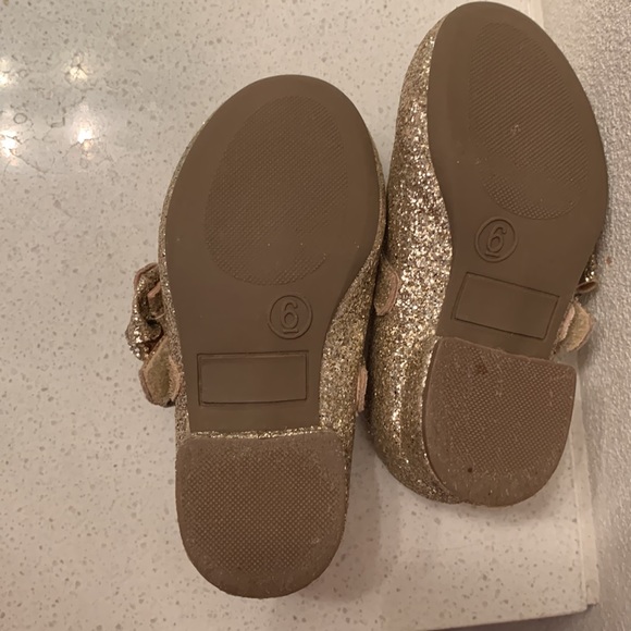 🦋 Olive and Edie Gold Sparkle Pump Heels. Toddler size 6. Excellent Condition!! - Picture 3 of 3